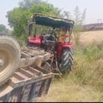 औरैया, जलौनी माता मंदिर से बीच सड़क ट्राली पलटने से दस श्रद्धालु घायल