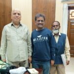राष्ट्रवादी कॉंग्रेस पार्टी कालीना विधानसभा अध्यक्ष रामकुमार वर्मा ने विशेष सचिव विधानसभा( उ० प्र०) बृजभूषण दुबे से मुलाकात किया