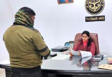 अमेठी जिलाधिकारी ने जनसुनवाई के दौरान सुनी जनसमस्याएं।
