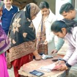 अमेठी जिलाधिकारी ने सरकारी राशन की दुकान का किया आकस्मिक निरीक्षण।