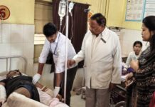 डीएम-एसपी ने जिला अस्पताल पहुचकर सड़क दुर्घटना में घायल मरीजों का जाना हाल