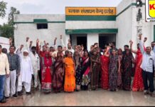एसएमसी को नजरंदाज कर बंद किए जा रहे प्राथमिक विद्यालय-राजेश शुक्ला