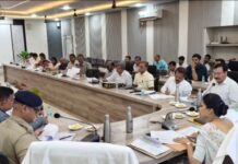 जिलाधिकारी ने व्यापार बंधु की बैठक कर सुनीं समस्याए,निस्तारण के दिए निर्देश