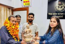 जिला समाज कल्याण विभाग में कार्यरत कर्मचारी को दी भावभीनी विदाई