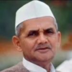 राष्ट्रपिता गांधी और शास्त्री जी के जीवन से लें प्रेरणा : डीएम
