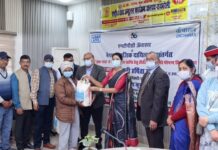 डीएम ने सीएसआर पहल के तहत 100 टीबी रोगियों को पोषण किट वितरित किए