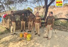 अवैध शराब निर्माण स्थानों पर आबकारी व पुलिस की संयुक्त टीम की दबिश