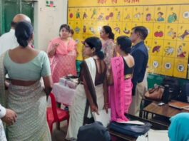 डीएम सरनित कौर ने गोरा बाजार टीकाकरण केंद्र का किया निरीक्षण