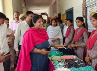 हर बच्चा विद्यालय तक पहुँचे, शिक्षा से कोई न रहे वंचित- जिलाधिकारी