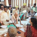 डीएम-एसपी ने तहसील ऊँचाहार में सम्पूर्ण समाधान दिवस में फरियादियों की सुनी समस्याएं