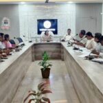 सीएम डैशबोर्ड में बेहतर प्रदर्शन को लेकर विभागवार समीक्षा कर समयबद्ध प्रगति एवं गुणवत्तापूर्ण कार्यों के दिए गए निर्देश