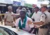 पुलिस का कहना है कि मारे गए लोग शिकारी थे और पुलिस पर गोली चलाई थी
