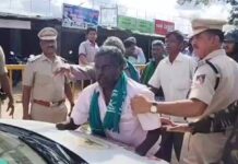 पुलिस का कहना है कि मारे गए लोग शिकारी थे और पुलिस पर गोली चलाई थी