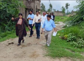 डीएम ने निर्माणाधीन वृहद गो संरक्षण केन्द्र एवं अस्थायी गोवंश आश्रय स्थल का किया औचक निरीक्षण