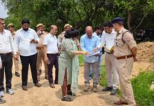 जिलाधिकारी ने सीवर लाइन योजना के कार्य का किया निरीक्षण सुपर मार्केट समेत विभिन्न स्थानों पर चल रहे कार्यों की जमीनी हकीकत परखी, अधिकारियों को दिए आवश्यक निर्देश