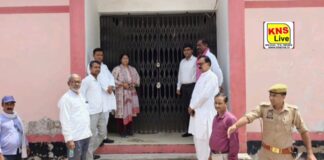 डीएम ने राजनैतिक दलों के प्रतिनिधियों के साथ ईवीएम/वीवीपैट वेयर हाउस का किया निरीक्षण