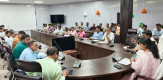 भूमि अधिग्रहण, मुआवजा वितरण एवं क्षतिग्रस्त सड़कों के पुनर्निर्माण में तेजी लाने के दिए निर्देश