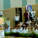 मा० मुख्यमंत्री ने शहीदों के परिजनों को शॉल व सम्मान पत्र देकर किया सम्मानित