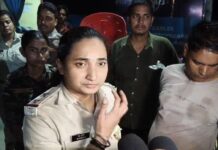 बिहार के हाजीपुर में , महिला दरोगा और सिपाही के साथ मारपीट का मामला सामने आया है।