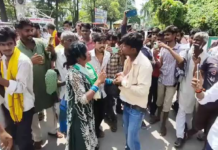 सुपौल में एक महिला ने अपने पति की जमकर पिटाई कर दी।