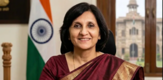 दीप्ति गौड़ मुखर्जी मध्य प्रदेश कैडर की 1993 बैच की भारतीय प्रशासनिक सेवा (IAS) की अधिकारी हैं।