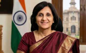 दीप्ति गौड़ मुखर्जी मध्य प्रदेश कैडर की 1993 बैच की भारतीय प्रशासनिक सेवा (IAS) की अधिकारी हैं।