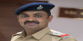 महाराष्ट्र के नागपुर में गिट्टीखदान पुलिस क्वार्टर में 35 वर्षीय सहायक उपनिरीक्षक ने ड्यूटी से लौटने के बाद फंदे से लटककर आत्महत्या कर ली