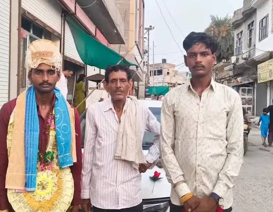 दुल्हन का कहना है कि इसे दूसरे लड़के की फोटो दिखाई गई थी,