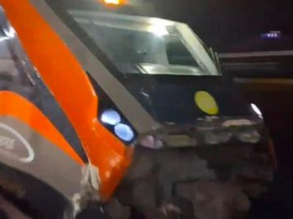 हजारीबाग में वंदे भारत एक्सप्रेस एक ट्रैक्टर ट्राली से टकरा गई।