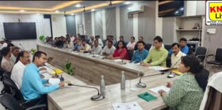 डीएम ने कौशल विकास मिशन के अन्तर्गत जनपद में संचालित निजी एवं राजकीय प्रशिक्षण प्रदाताओं की प्रगति की समीक्षा की