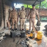 आबकारी विभाग की दबिश, 40 लीटर अवैध कच्ची शराब बरामद, 200 किलो लहन नष्ट
