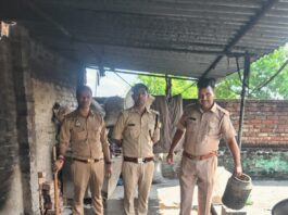 आबकारी विभाग की दबिश, 40 लीटर अवैध कच्ची शराब बरामद, 200 किलो लहन नष्ट