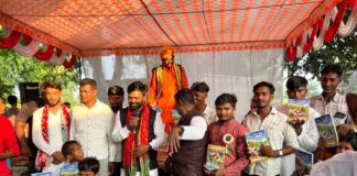 मौरावां में विशाल जल बिहार सम्पन्न, डॉ. अखिलेश ने 300 बच्चों को बांटी पुस्तकें