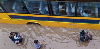 गुरुग्राम प्रशासन ने बारिश और जलभराव के दौरान स्कूली बच्चों की सुरक्षा के लिए नए नियम लागू किए हैं।