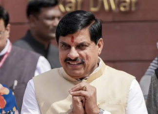 संजय लीला भंसाली के निर्देशन में बनी फिल्म ‘लव एंड वॉर’ से आलिया भट्ट और रणबीर कपूर के बाद अब विक्की कौशल का पहला लुक सामने आ चुका