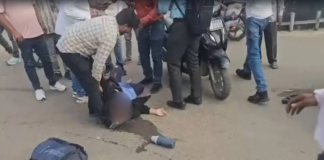सुल्तानपुर में बुधवार शाम कलेक्ट्रेट के सामने एक दिल दहला देने वाली घटना सामने आई