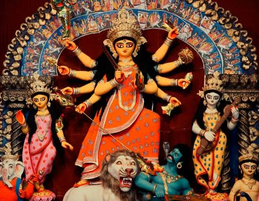 इस साल शारदीय नवरात्रि में मां दुर्गा का आगमन हाथी पर होगा। ज्योतिष शास्त्र में माता का आगमन और प्रस्थान का वाहन कई तरह के संकेत देता