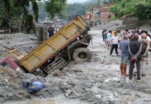 नेपाल में आई बाढ़ में मृतकों की संख्या 1300 के पार