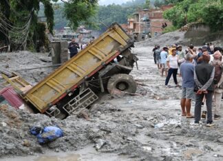 नेपाल में आई बाढ़ में मृतकों की संख्या 1300 के पार