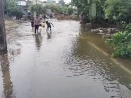 बिहार के वैशाली जिले के हाजीपुर में गंडक नदी का रिंग बांध देर रात अचानक टूट गया