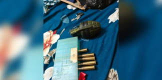पटना के शीतला मंदिर ओवरब्रिज के पास पुलिस ने दो संदिग्ध लोगों को गिरफ्तार किया