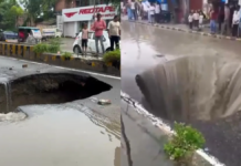 जाजमऊ में सड़क धंसने से 18 फीट गहरा गड्ढा बन गया है। इससे वीआईपी रोड पर बड़ा खतरा है
