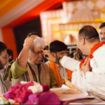 श्री शिव महापुराण कथा में राजनीतिक दिग्गजों का जमावड़ा, लाखों की भीड़ के बीच बढ़ा सियासी तापमान