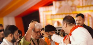 श्री शिव महापुराण कथा में राजनीतिक दिग्गजों का जमावड़ा, लाखों की भीड़ के बीच बढ़ा सियासी तापमान