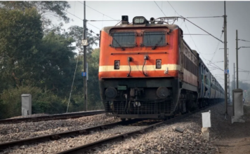 रेल से सफर करने वाले यात्रियों के लिए एक जरूरी अपडेट सामने आया है। रेलवे ने 4 एक्सप्रेस ट्रेनों