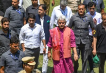 जम्मू-कश्मीर में पीएचई विभाग के 61 हजार से ज्यादा कर्मचारियों ने अपनी मांगों को लेकर प्रदर्शन किया.