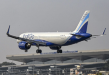 दोहा से बेंगलुरु जा रही IndiGo की फ्लाइट 6E 1302 को गुरुवार को उड़ान के दौरान एक क्रू मेंबर