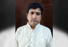 महाराष्ट्र के लातूर में एक ढोंगी बाबा पर आरोप है कि उसने नाबालिग के साथ रेप किया