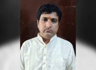 महाराष्ट्र के लातूर में एक ढोंगी बाबा पर आरोप है कि उसने नाबालिग के साथ रेप किया