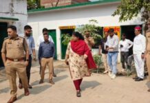 डीएम-एसपी ने विधानसभा निर्वाचन क्षेत्र-183 ऊँचाहार के विभिन्न मतदेय स्थलों का किया निरीक्षण